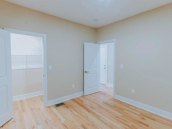 2nd image of 32 Irving St