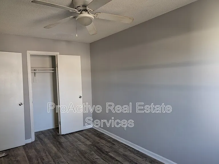 812 W 27th St #1 — Photo 16