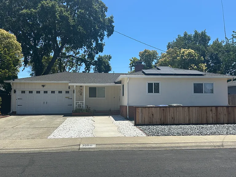 3908 Beechwood Dr — Photo 2