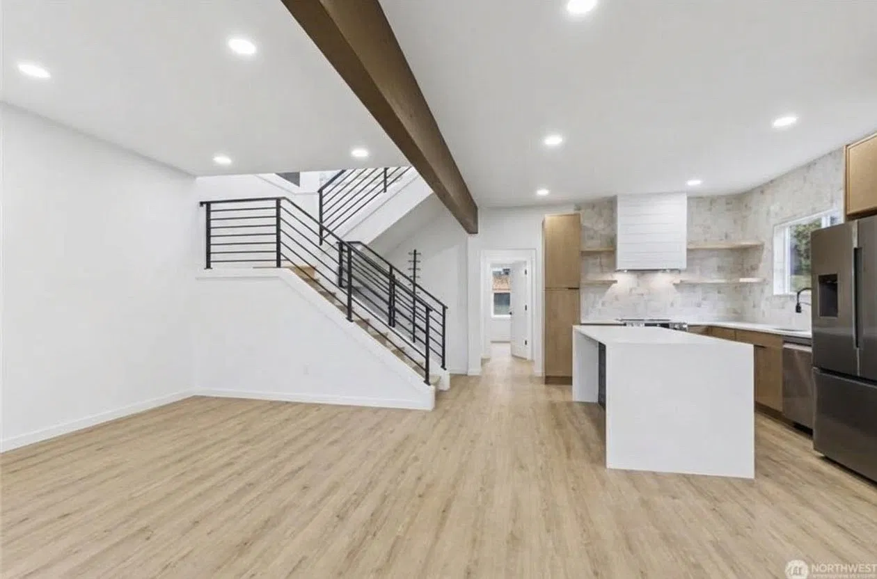 5 bed, 3.5 bath, 3170 sqft, $5,200 — Photo 2