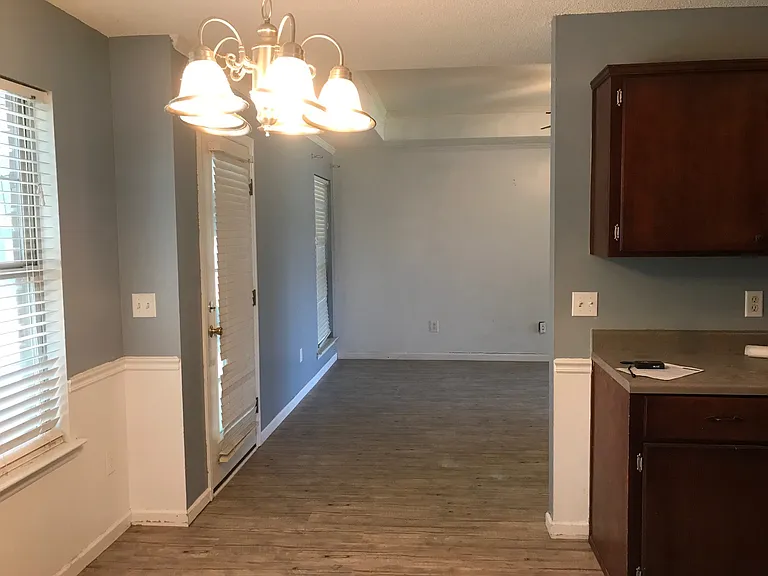 427 Lancaster Loop — Photo 5