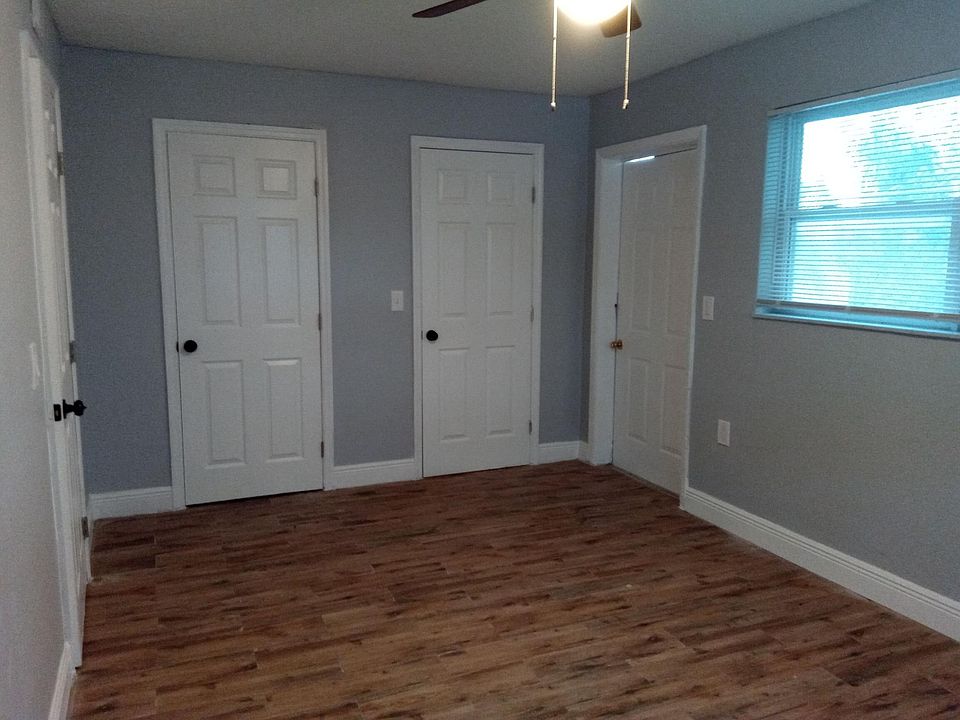 Master Bedroom on suite Bathroom and Walk-in closet