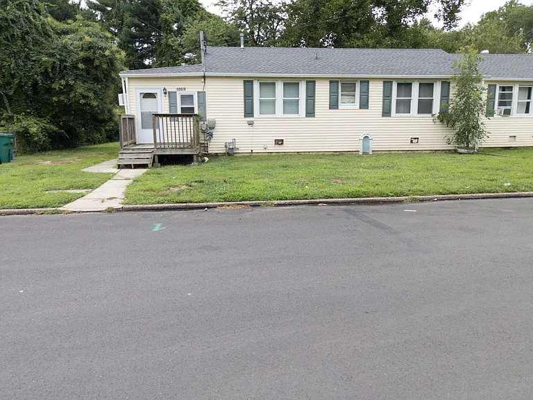 1201 Schumacher Dr — Photo 1