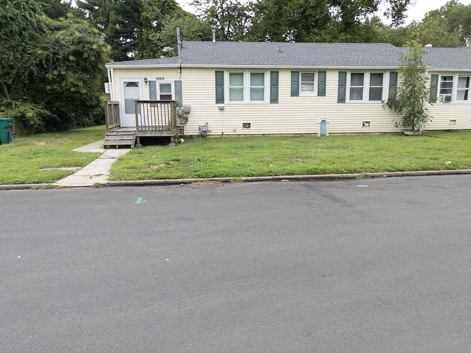 1201 Schumacher Dr