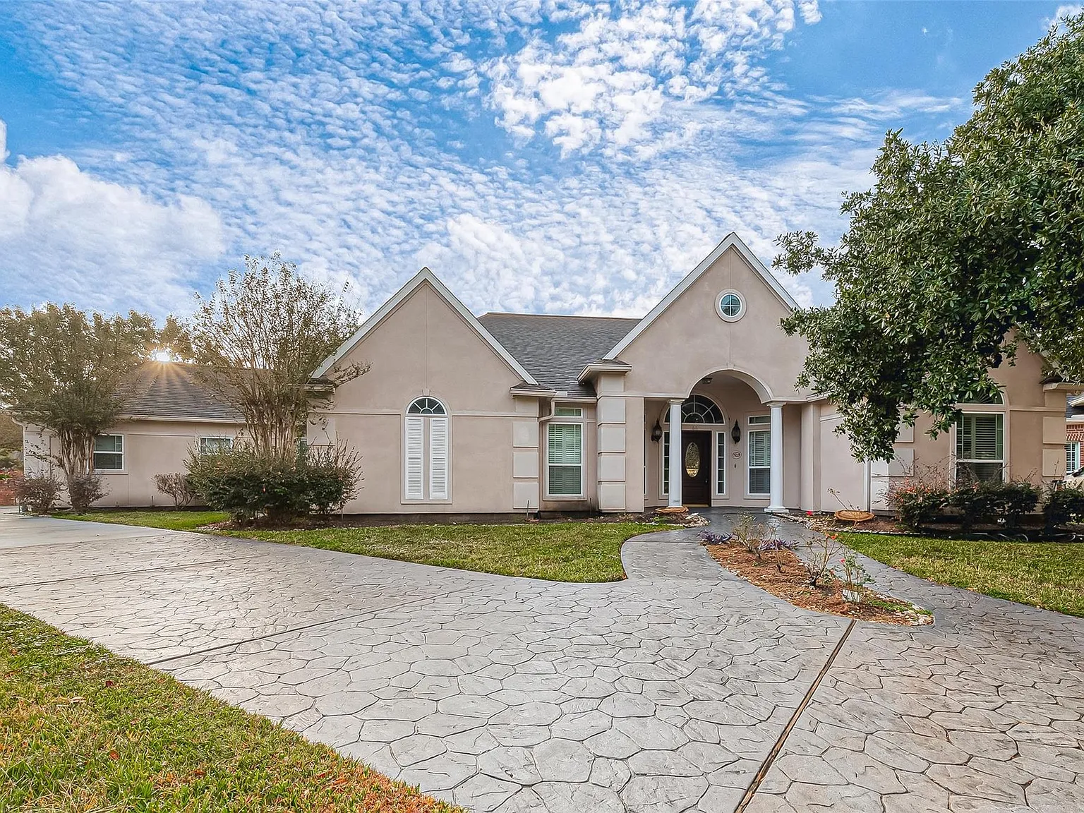 4 bed, 4.5 bath, 3228 sqft, $4,500 — Photo 1