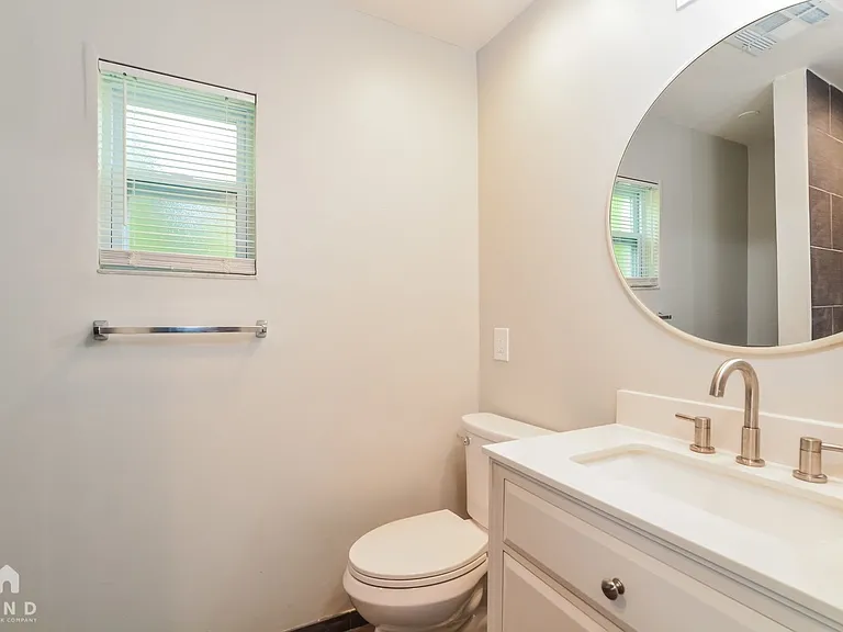 209 Banyan Ct — Photo 12