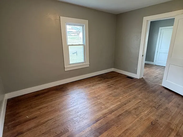 2522 Ramona St — Photo 10