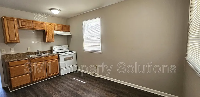 1529 Earl Dr #1 — Photo 4