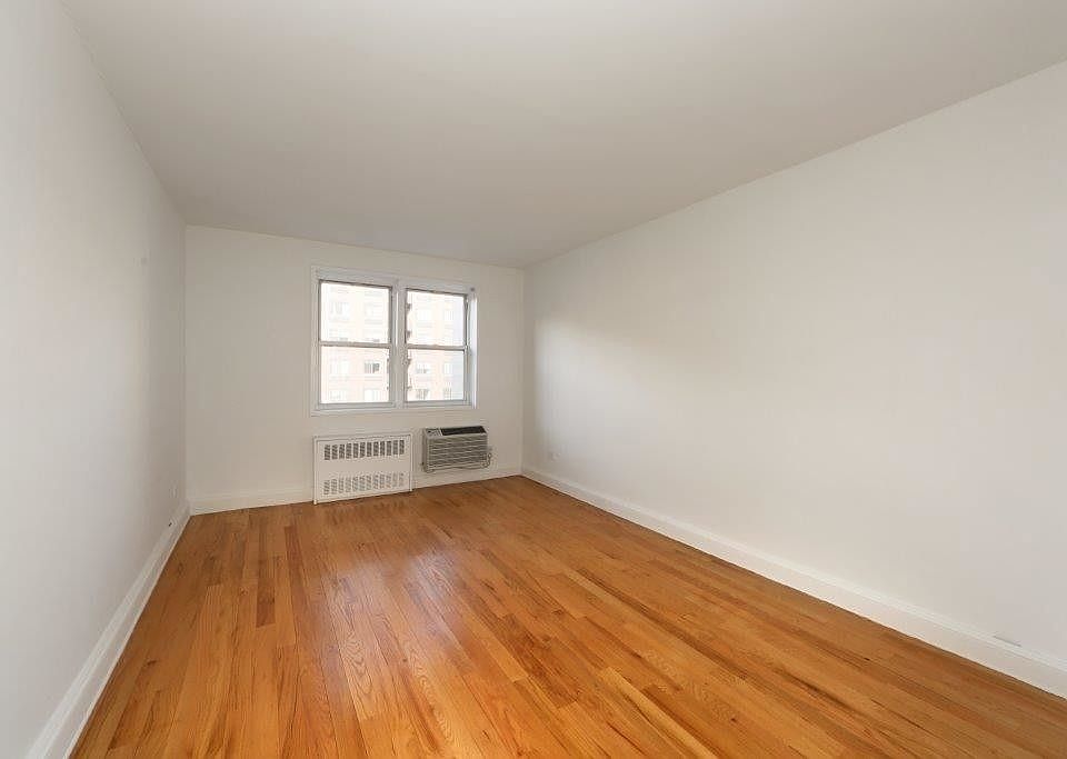 1st image of 77 W 15th St #101