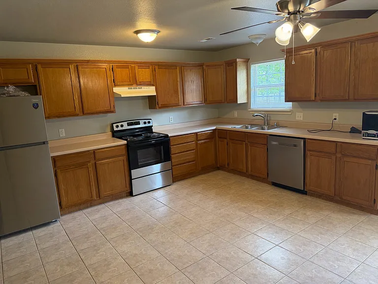 720 Appleridge Dr — Photo 5