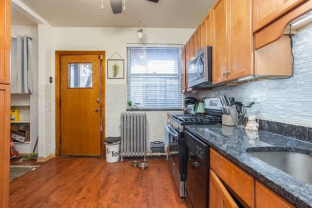 4174 N Clarendon Ave — Photo 11