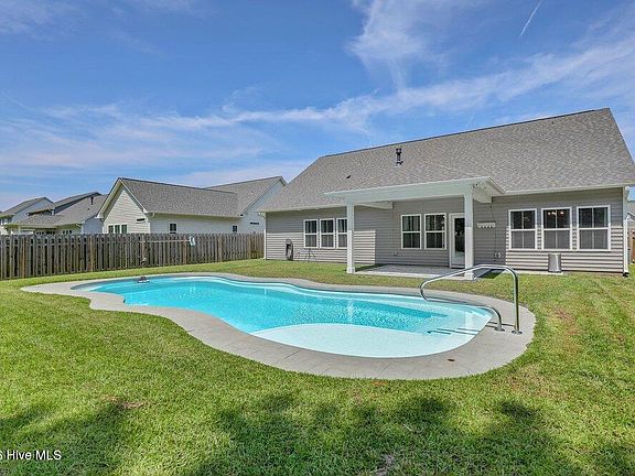 3rd image of 262 W Weatherbee Way