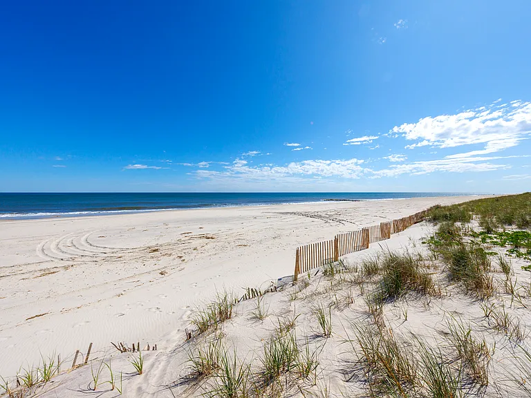345 Dune Rd — Photo 33