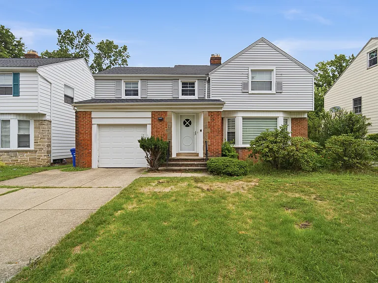4437 Groveland Rd — Photo 8