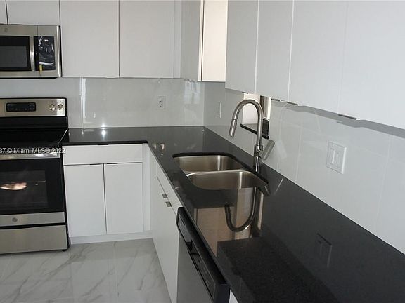 3rd image of 2140 NE 56th St APT 6