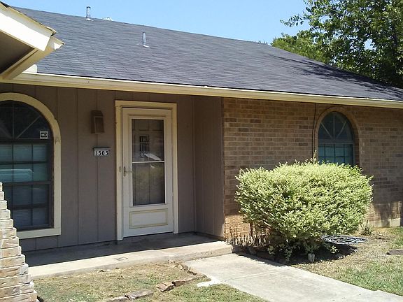 3rd image of 1303 Natches Dr