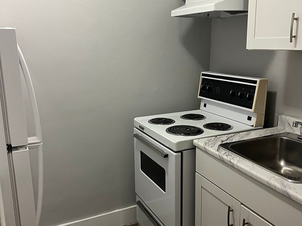 2nd image of 371 Gilmour St