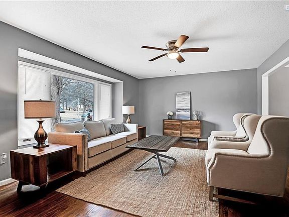 2nd image of 12849 Pembroke Cir