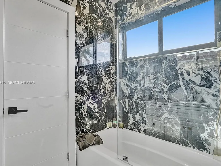 1141 N Northlake Dr — Photo 51