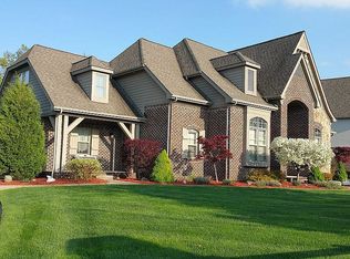 9368 Softwater Woods Dr, Clarkston, MI