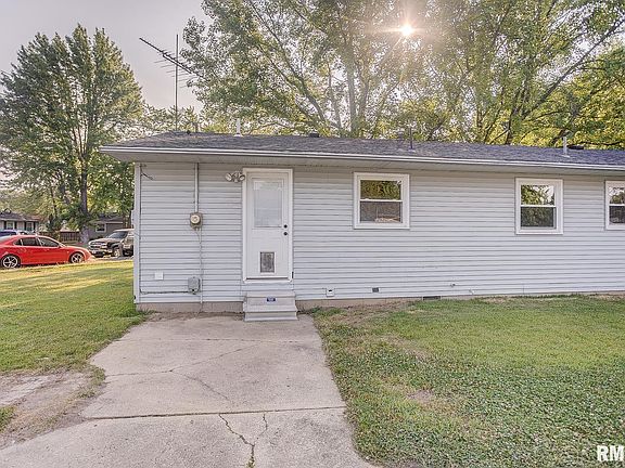 2nd image of 10 Redwood Dr