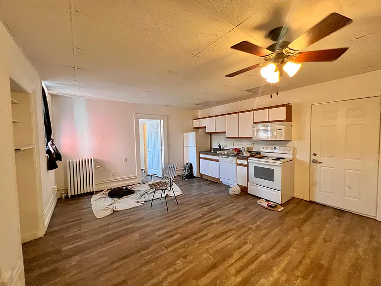 105 E Elm St #5 — Photo 2