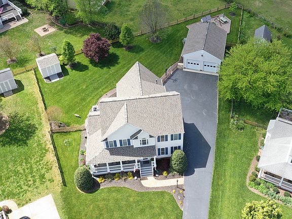 2nd image of 3336 Fontaine Ln