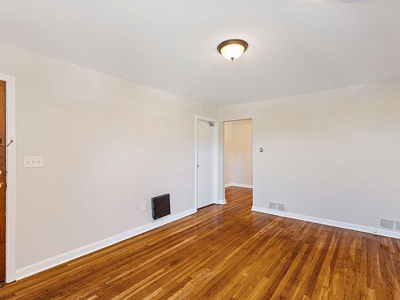 5th image of 318 Court Ave #320