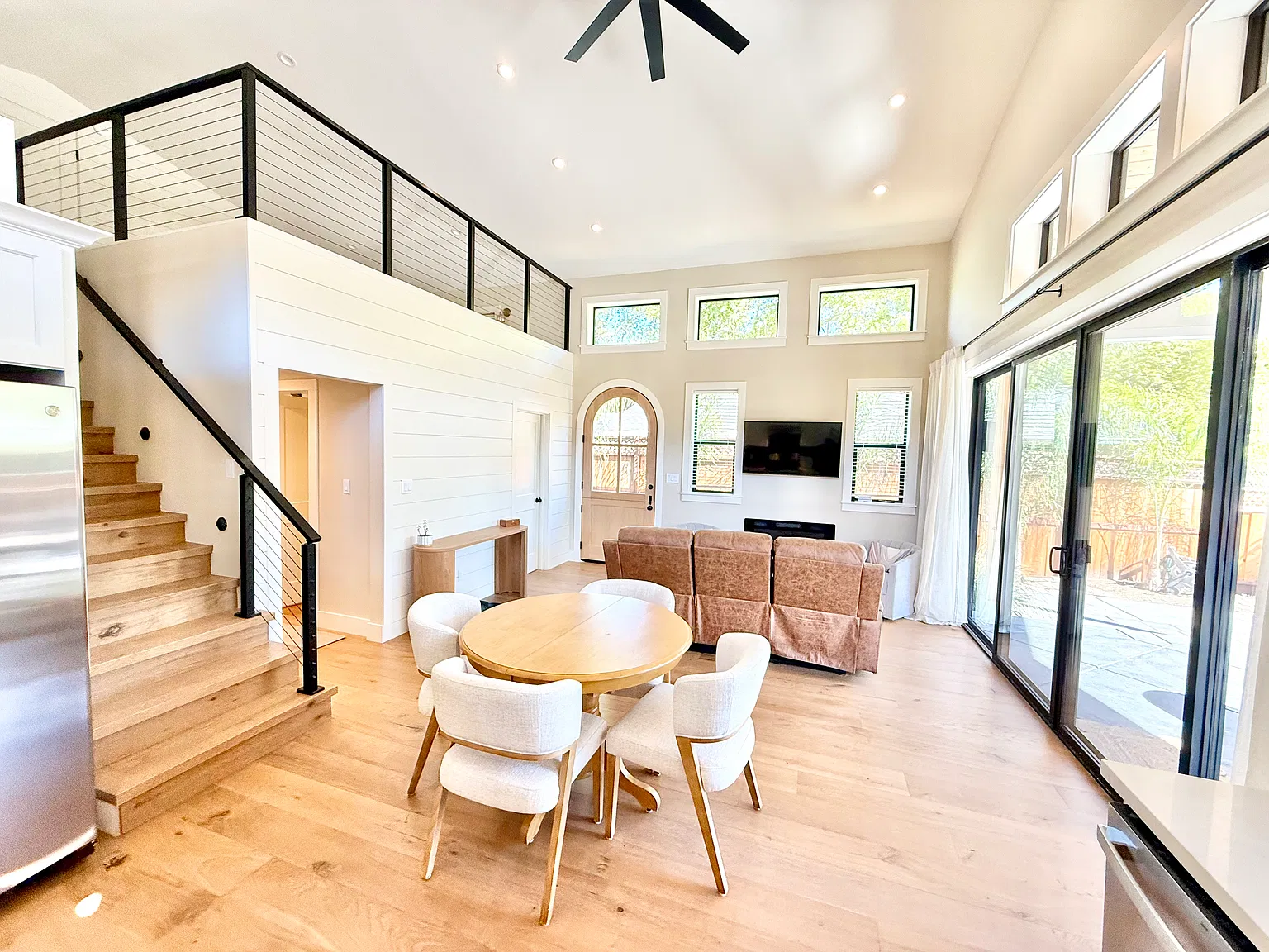 2 bed, 1200 sqft, $3,850 — Photo 4