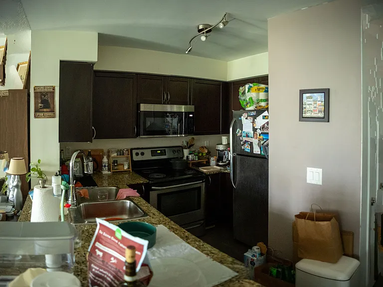812 Lansdowne Ave #211 — Photo 2