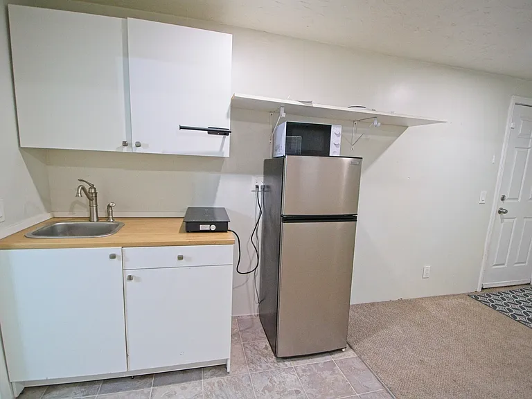 2065 1/2 Whitfield Way #C — Photo 3