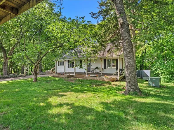 27800 Wonka Dr, Louisburg, KS 66053