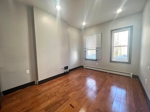 4th image of 45 Saint Pauls Ave #1R