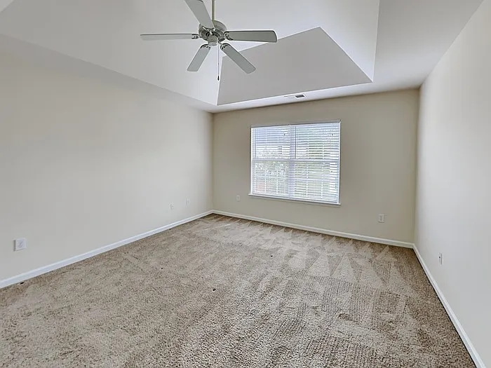 815 Reigate Rd — Photo 11
