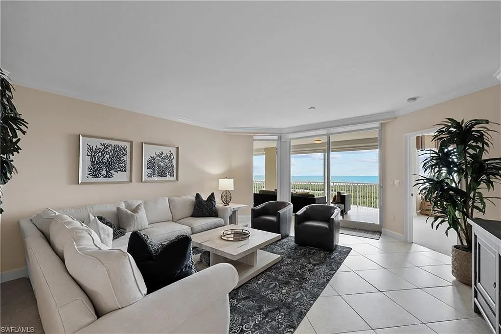 3 bed, 3.0 bath, 2500 sqft, $30,000 — Photo 4