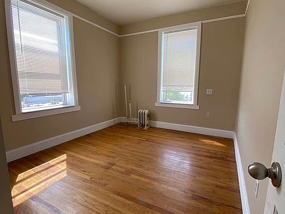 4th image of 33-78 11th St #4