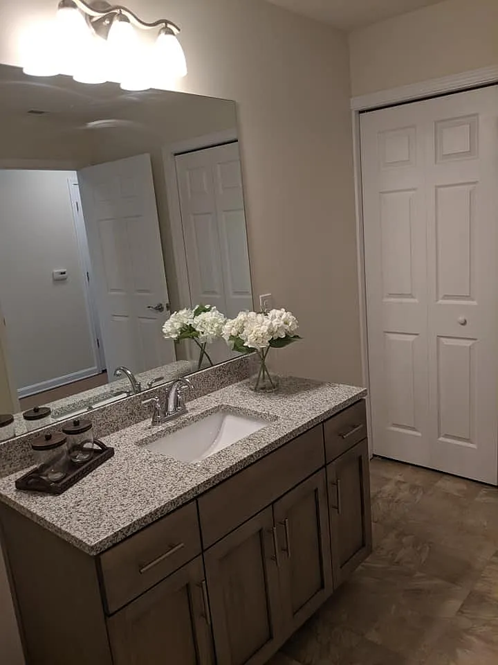 Creekside Crossing Apartments - 9616-404 — Photo 4