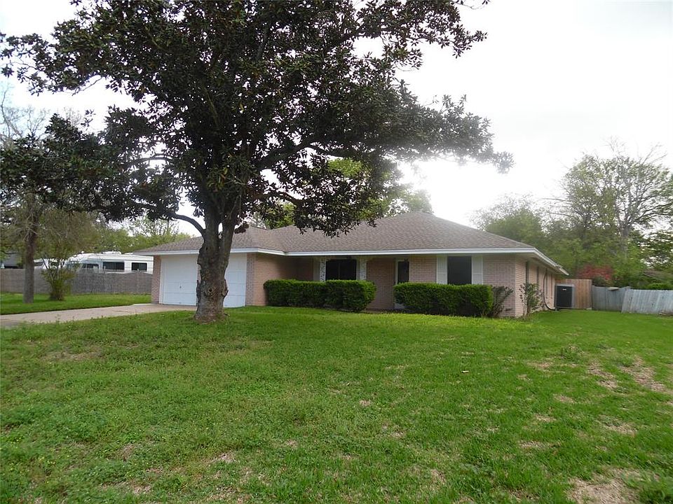 1st image of 102 Bayou Glen St