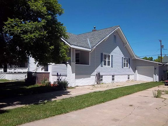 2nd image of 811 W 4th St