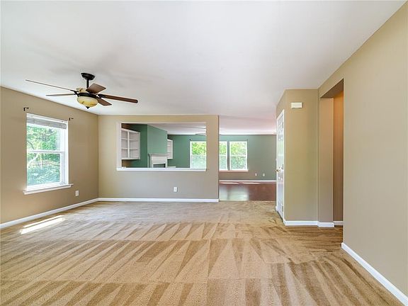 4th image of 298 Waterbury Way