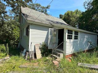 16 Wood St, Enoree, SC 29335