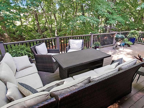 2nd image of 1119 W Brookforest Dr