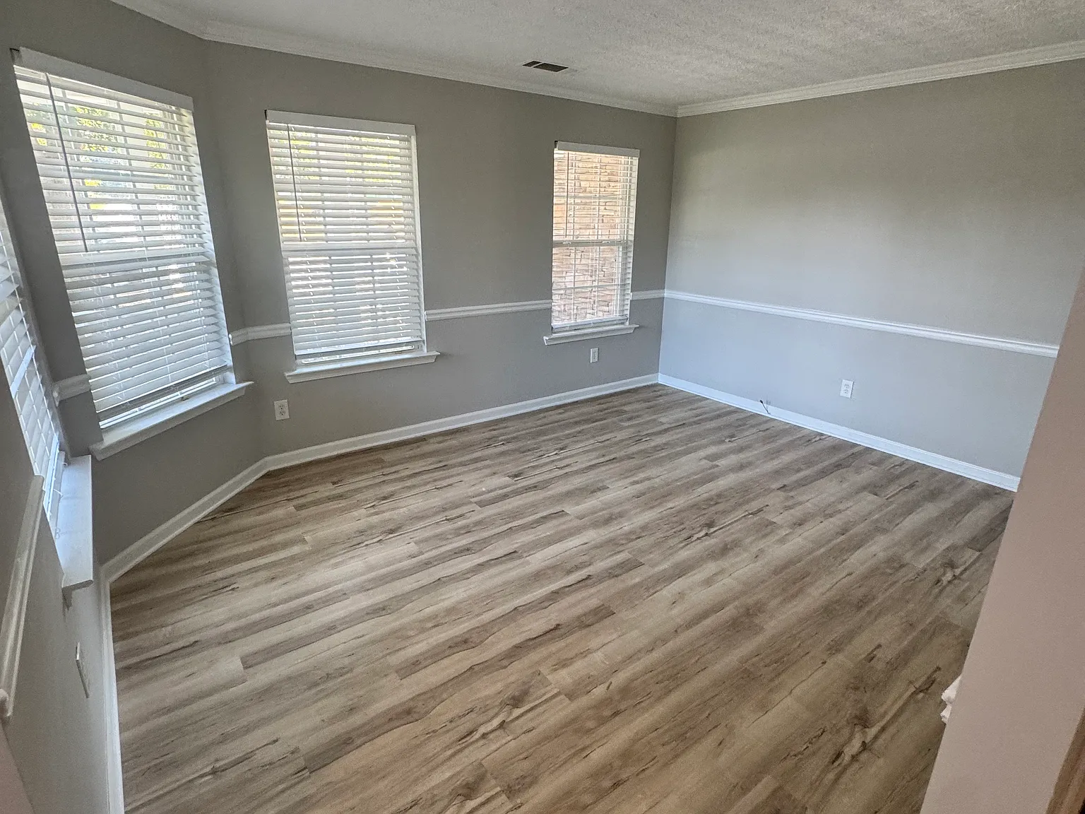 4 bed, 2291 sqft, $2,600 — Photo 4