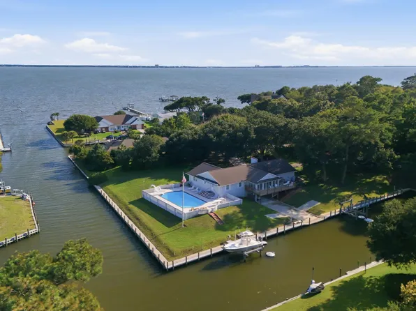 104 Sea Trace Lane, Newport, NC 28570