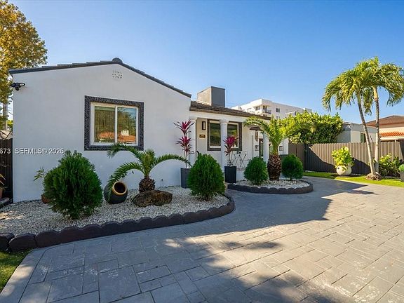 5th image of 2400 SW 21st Ter
