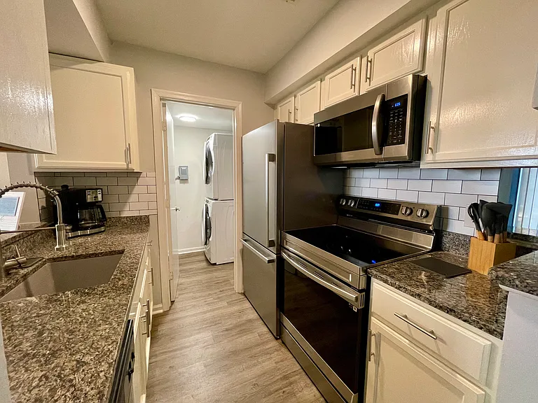 4225 Baylor St — Photo 5
