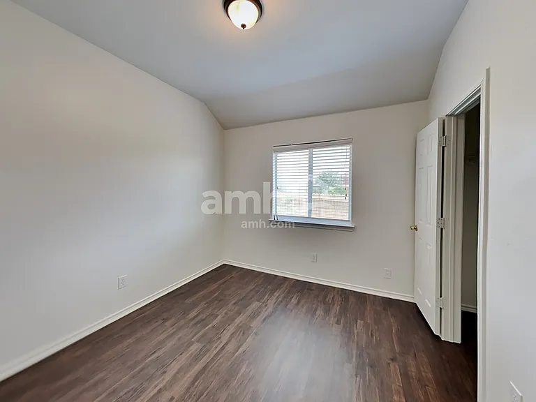 1004 Courtside Dr — Photo 16