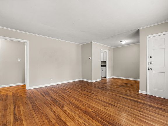 3rd image of 5247 Loch Lomond Rd