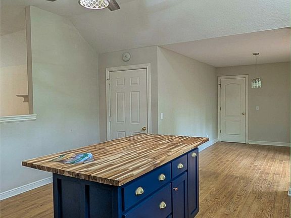 5th image of 13778 Apple Ln