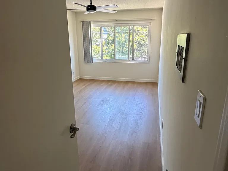 3570 Jasmine Ave #7 — Photo 11